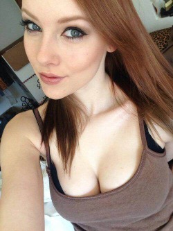 Big Cleavage Showing Selfie