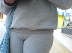 Tight camel toe in sweatpants