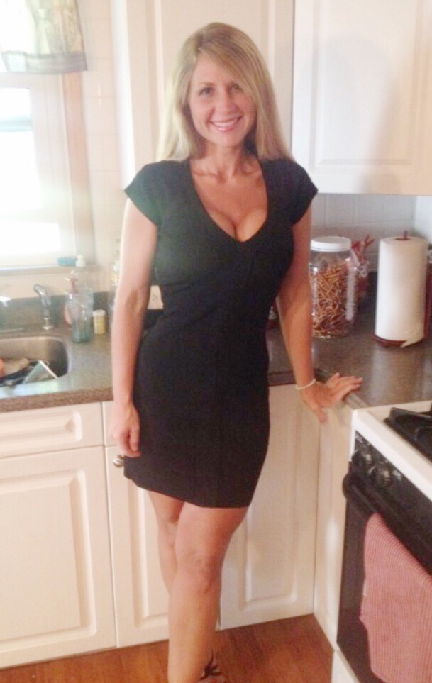 Blonde Milf In Sexy Black Dress Freakden Free Nude Porn Photos