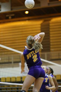 College volleyball players have some hot asses
