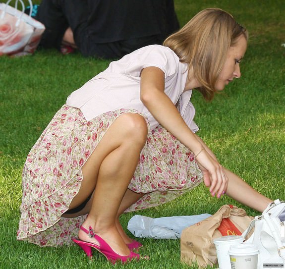 Milf Upskirt At The Park Freakden