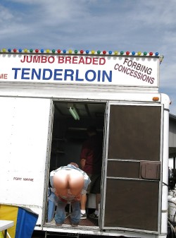 Getting Mooned by a Hottie at the Food Truck