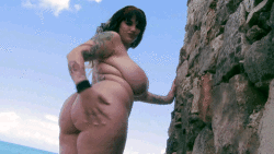 BBW beauty slapping that big ass