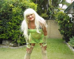 Sissyslutbecky in her garden 6