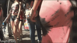 Big jiggly ass in public with VPL