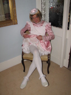 sissy pose to expose