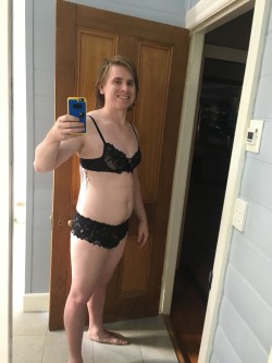 sissy elle in pantys and bra