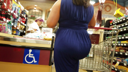 Thick Latina mom’s fat ass has visible pantylines