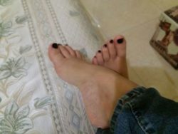 Massage my feet like a loser foot pig