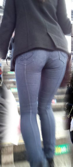 Skinny Jeans VPL Showing Gusset