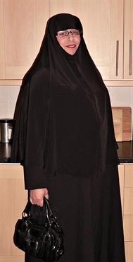 English Male Dresses As A Muslim Female – Please Humiliate As You See Fit