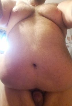 You can barely see my little cock, think any women want to suck