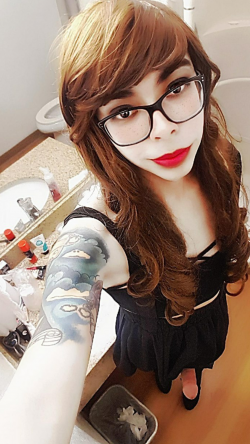 Nerdy gurl in glasses