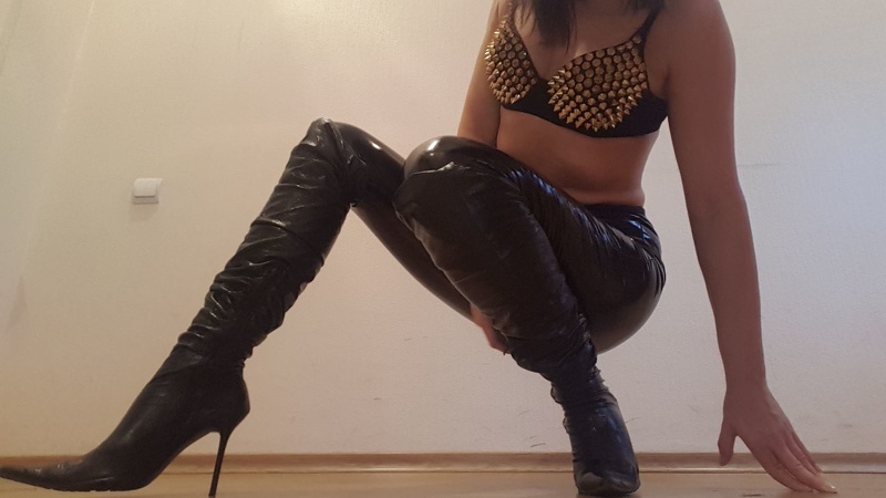 Submit to a ruthless UK Money Mistress