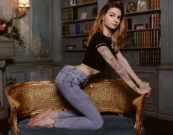 Petite mistress with a barefoot cam stream