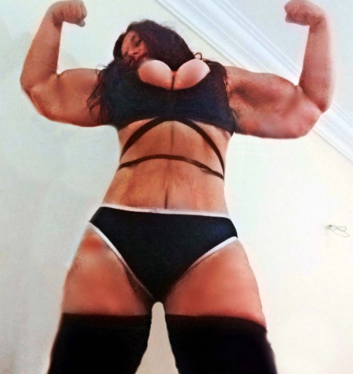 Muscle domme webcam for money pigs and body worshipers