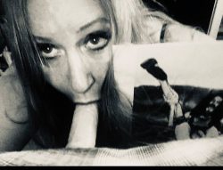 my gf sucking off her bull while holding my pic