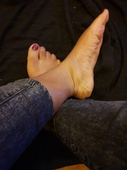 footslaves and paypigs wanted