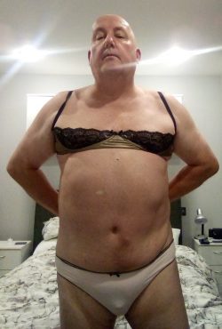 Think he make good sissy model