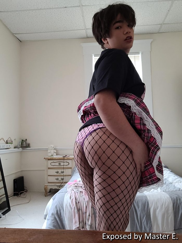 Sissy Hannah Jizzelle without her wig, showing off her sexy ass