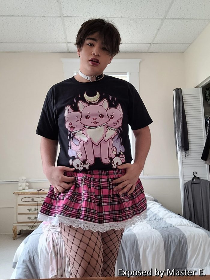 Sissy Hannah Jizzelle exposed without her wig and her slutty schoolgirls skirt