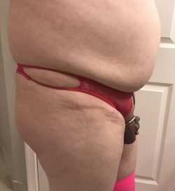 These pink crotchless panties are a perfect fit for cucky!