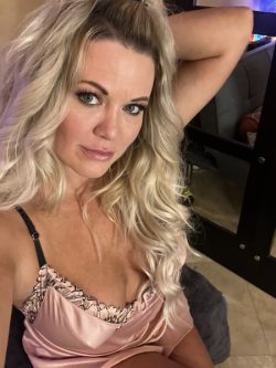 Blonde milf plays Spin the Wheel on webcam