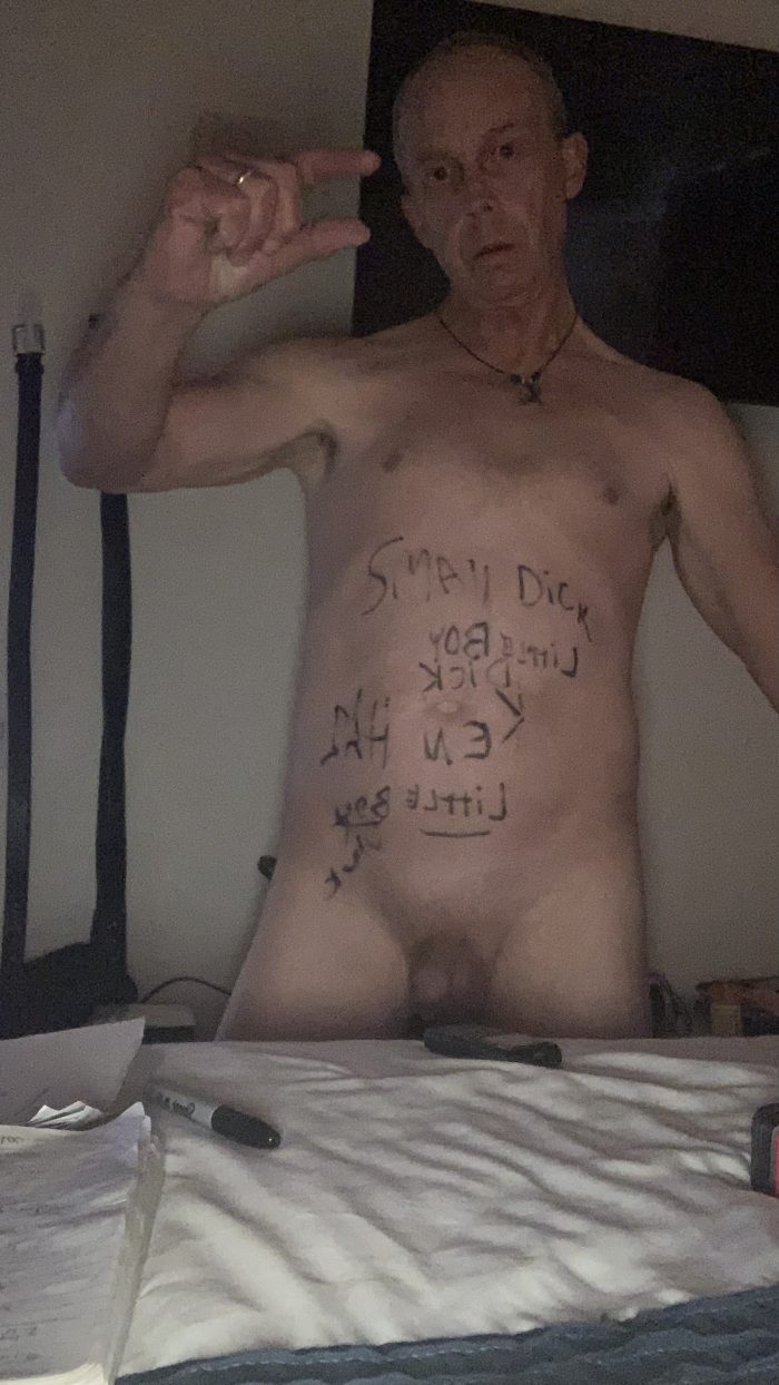 Sissy faggot Wants To Be Seen Naked And Laughed At