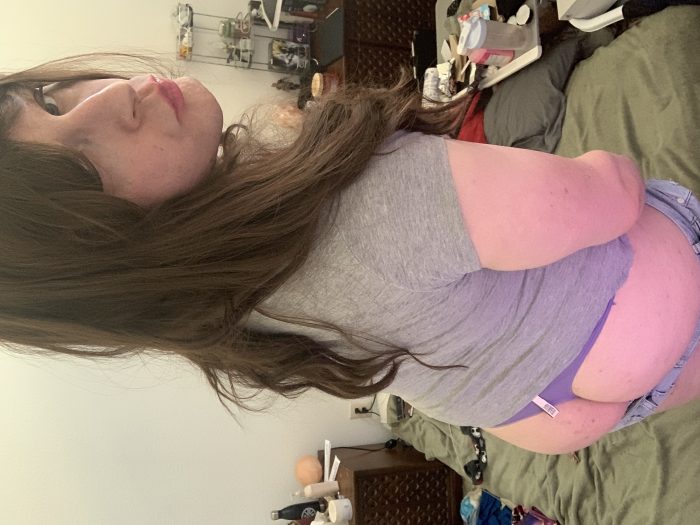 Adrianna likes to show off her ass to alphas