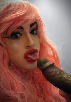 close up sissy cock sucker