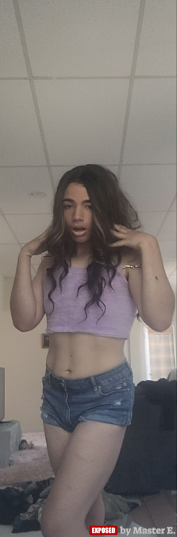 Sissy Hannah Jizzelle in her shorts and crop top showing her cocksucking lips in new lipstick