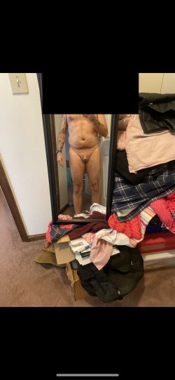 Full body pic of my small penis