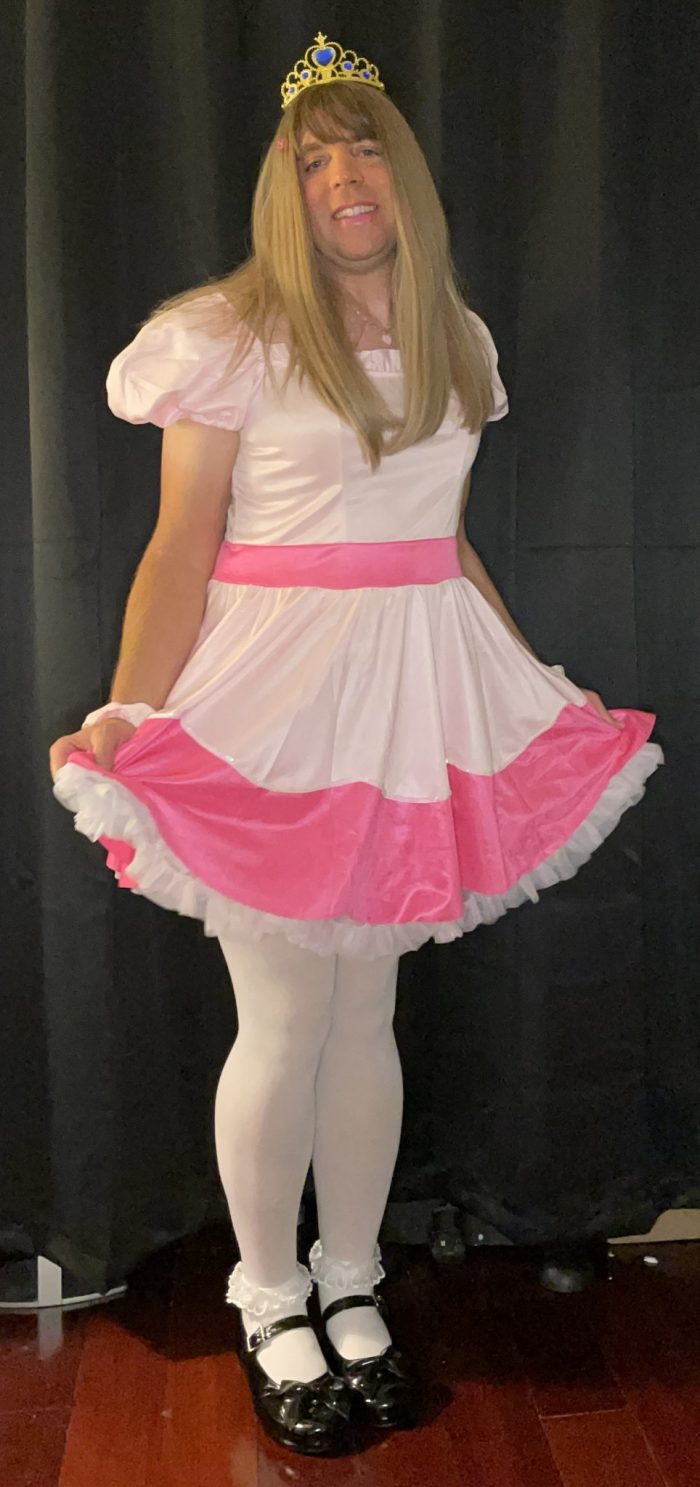 Sissy Princess Marky loves dressing pretty and being a prissy little sissy.