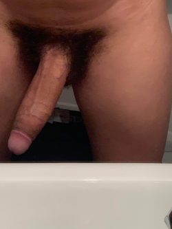 (Repin) What a big cock actually looks like, and why alphas are allowed body hair. Very nice!