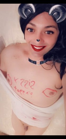 Expose this slut