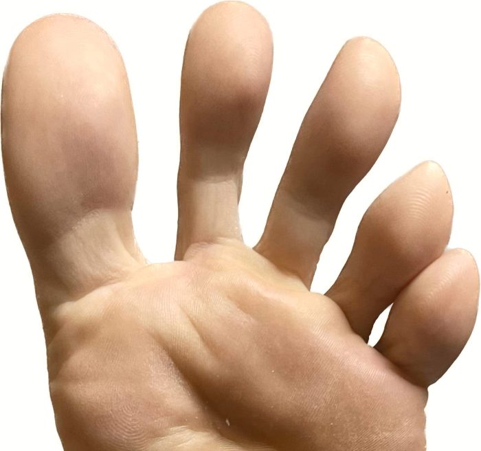 Long toes/long cock