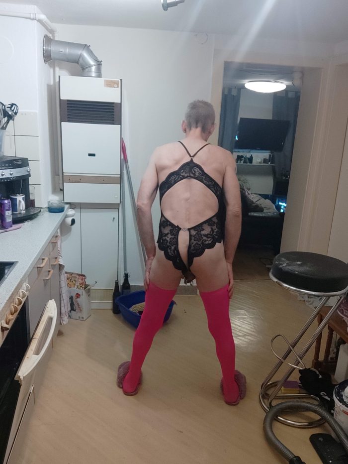 Watch sissy live 24/7 for free on 5 Security cams!
