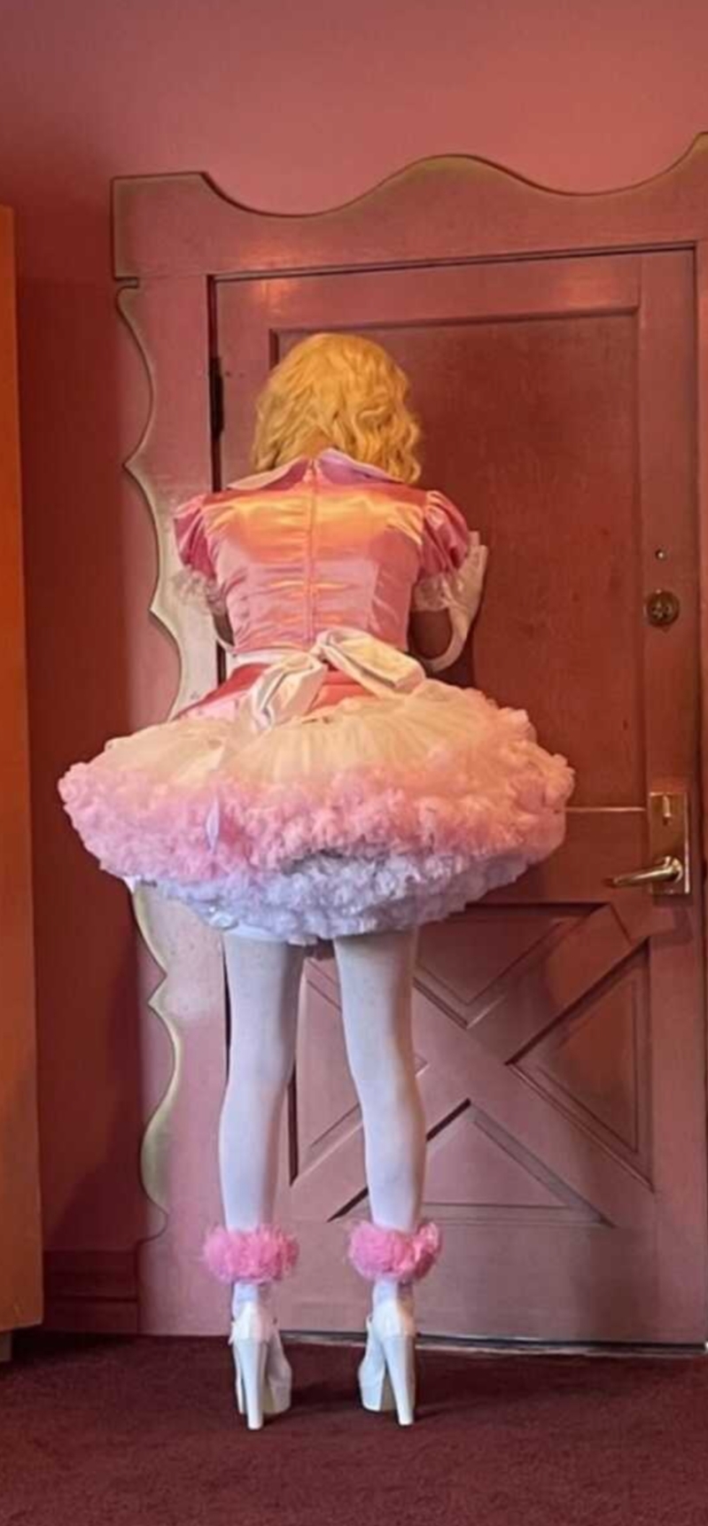 Mirror 🪞 Mirror on the wall, Who’s the prettiest sissy with the biggest balls 🤣😂🤣??