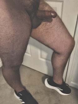 Champ Hercules – Big thighs, small cock