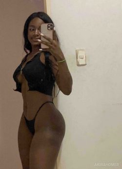 Black princess twerks on webcam