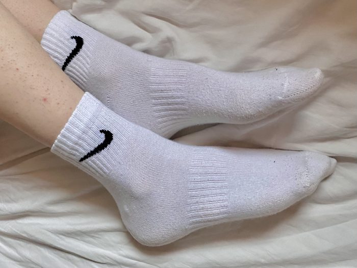 Callum’s sissy feet need cum