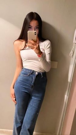 Cute Asian Virtual Girlfriend live streaming on all your devices