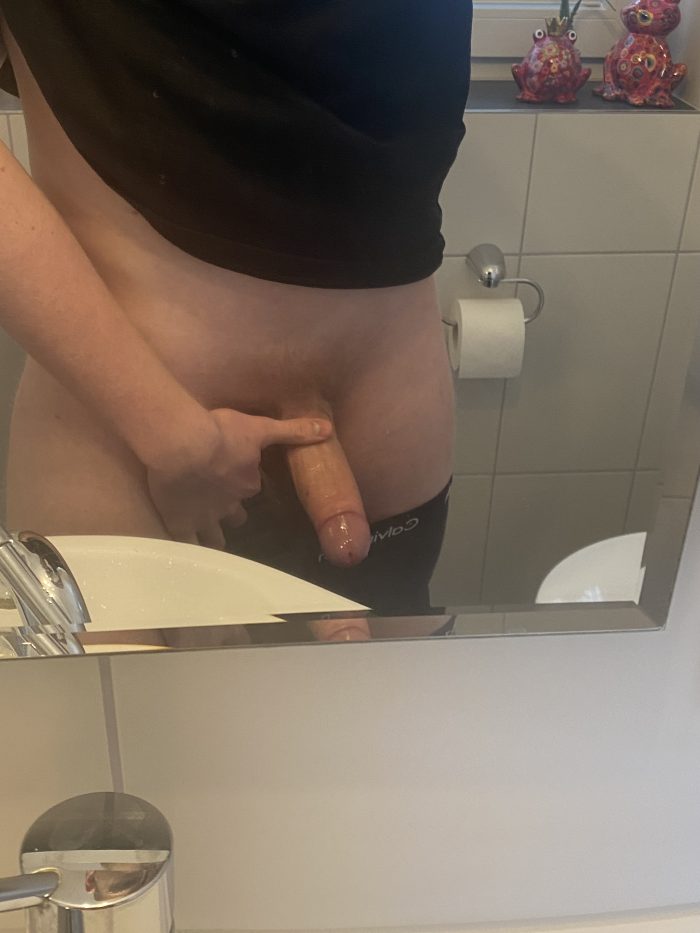 Young cock 6.3 length 5.7-5.8 girth