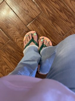 Flip Flops and Pretty Toes