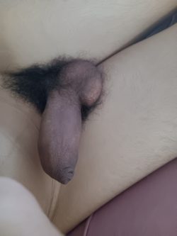 Rate my dick 1-10 ( 1 being small 🤏🏼😬 and 10 being huge cock 💪🏽)