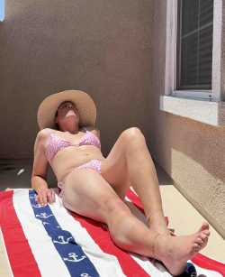 Tanning…too bad there was no cock in my mouth