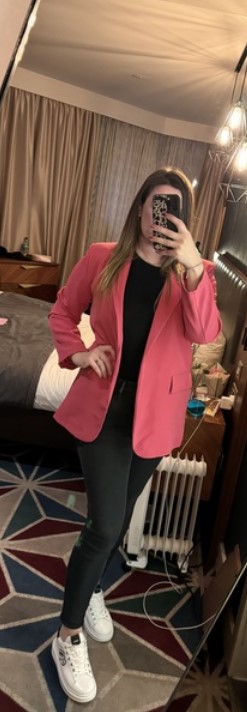 Curvy milf money mistress puts paypigs to good use