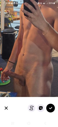 I want a hot girl to hit me up so I can put this phat cock inside them