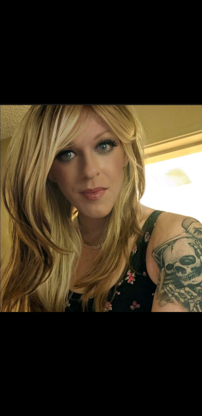Cute sissy looking for dominant mistress