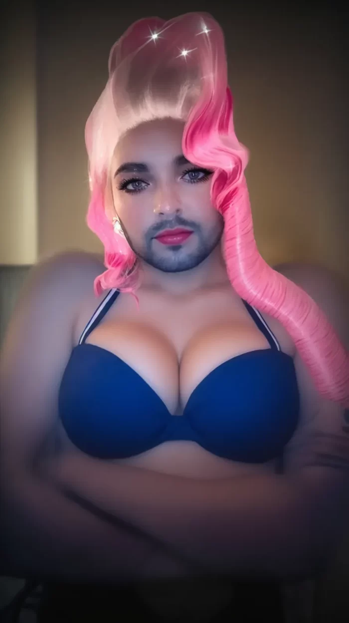 Pretty Mona Valentine shows off